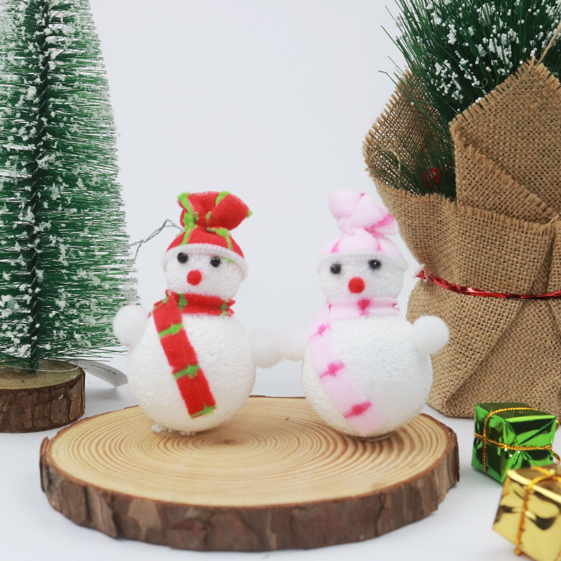 Christmas foam snowman figurehead 8x6cm two-piece set, decorative items for shopping malls and hotels, Christmas decorations Item Picture
