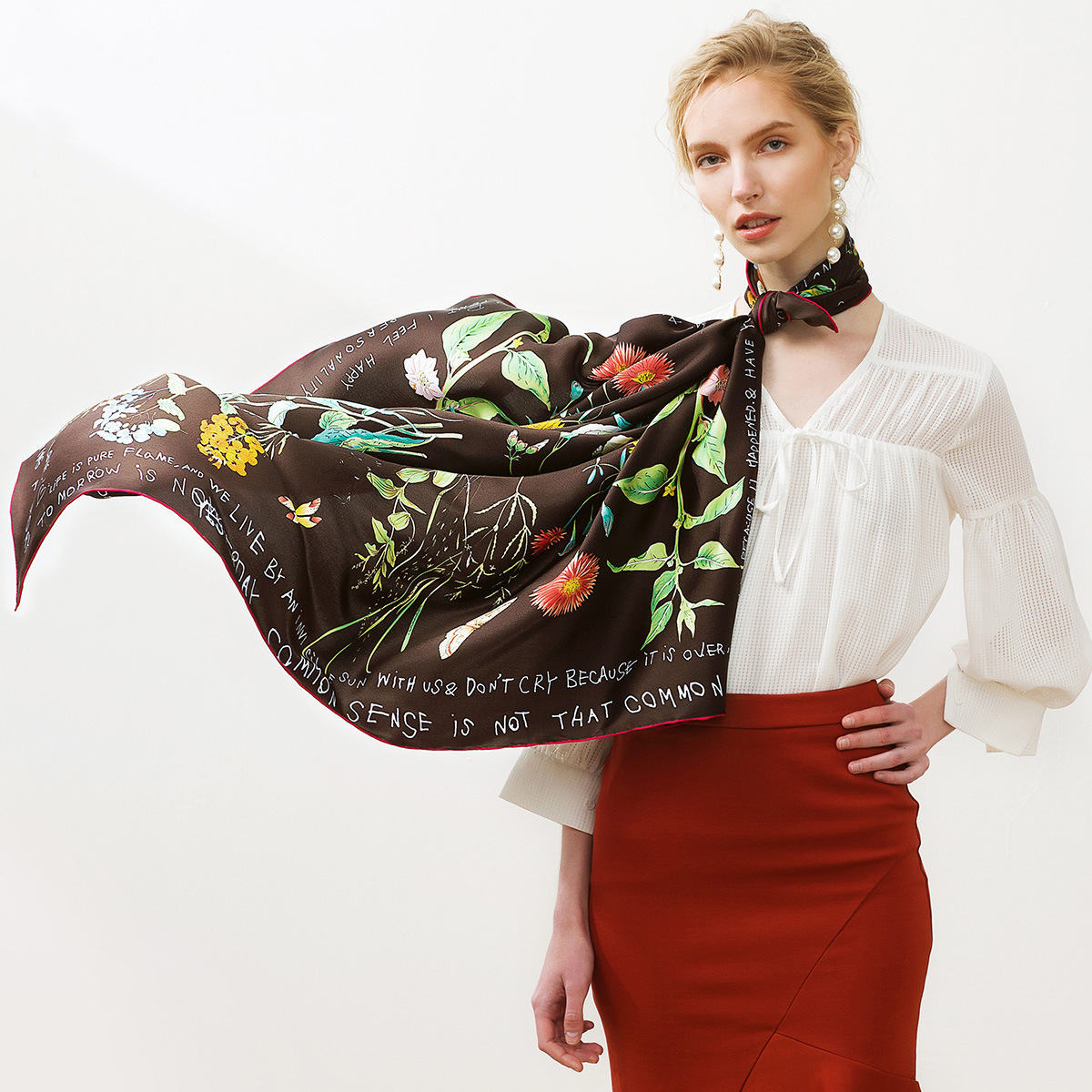 Factory direct sales of 100% mulberry silk printed flower scarves, large square scarves, custom-made silk clothing accessories, sun-protective silk scarves Specification image