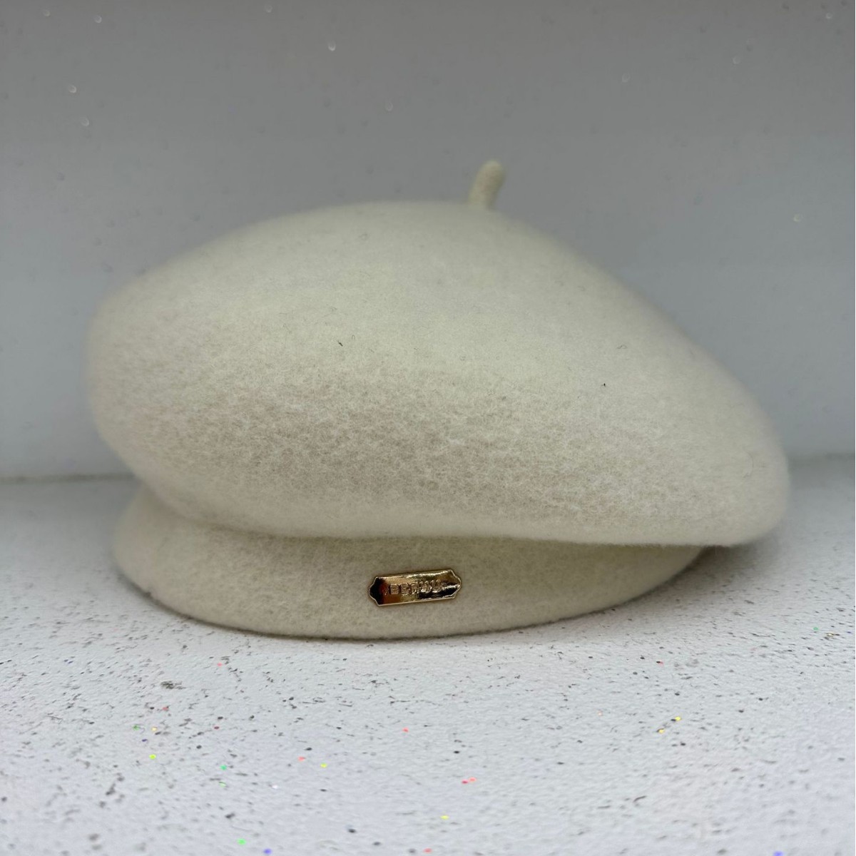 Korean woolen beret for women, new autumn/Winter 2024 fashion, versatile, light luxury painter hat, face-enhancing small clothing accessory hat Application Scenario