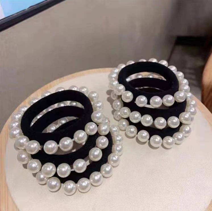 The new pearl hair band and towel band from Dongdaemun, South Korea, are simple and versatile. It also features a hair tie and a rubber band Specification image