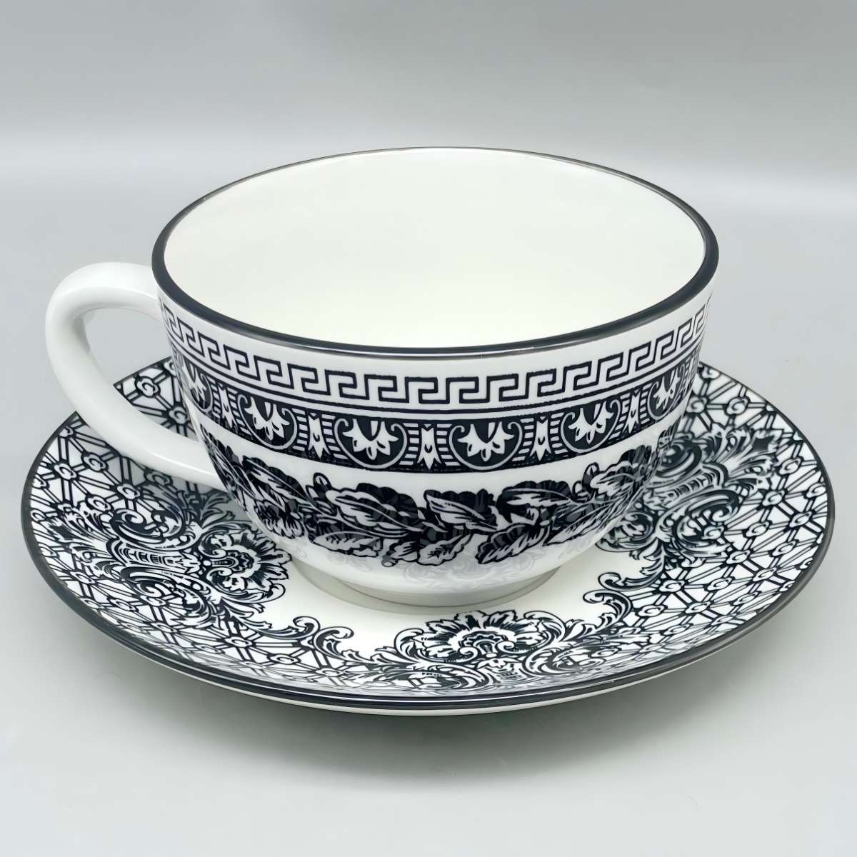 New Chinese-style blue and white gilded retro ceramic coffee cups and plates, specially designed for afternoon tea in hotels and restaurants