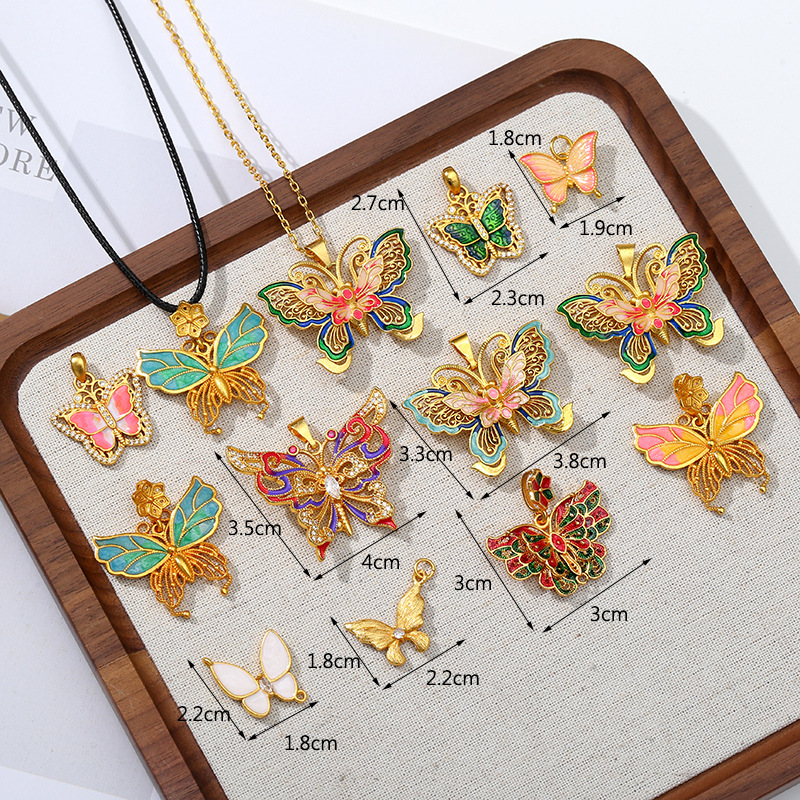 Fashionable new insect exquisite corsages, high-end creative butterfly alloy oil drip badges, clothing accessories, jewelry wholesale pendants