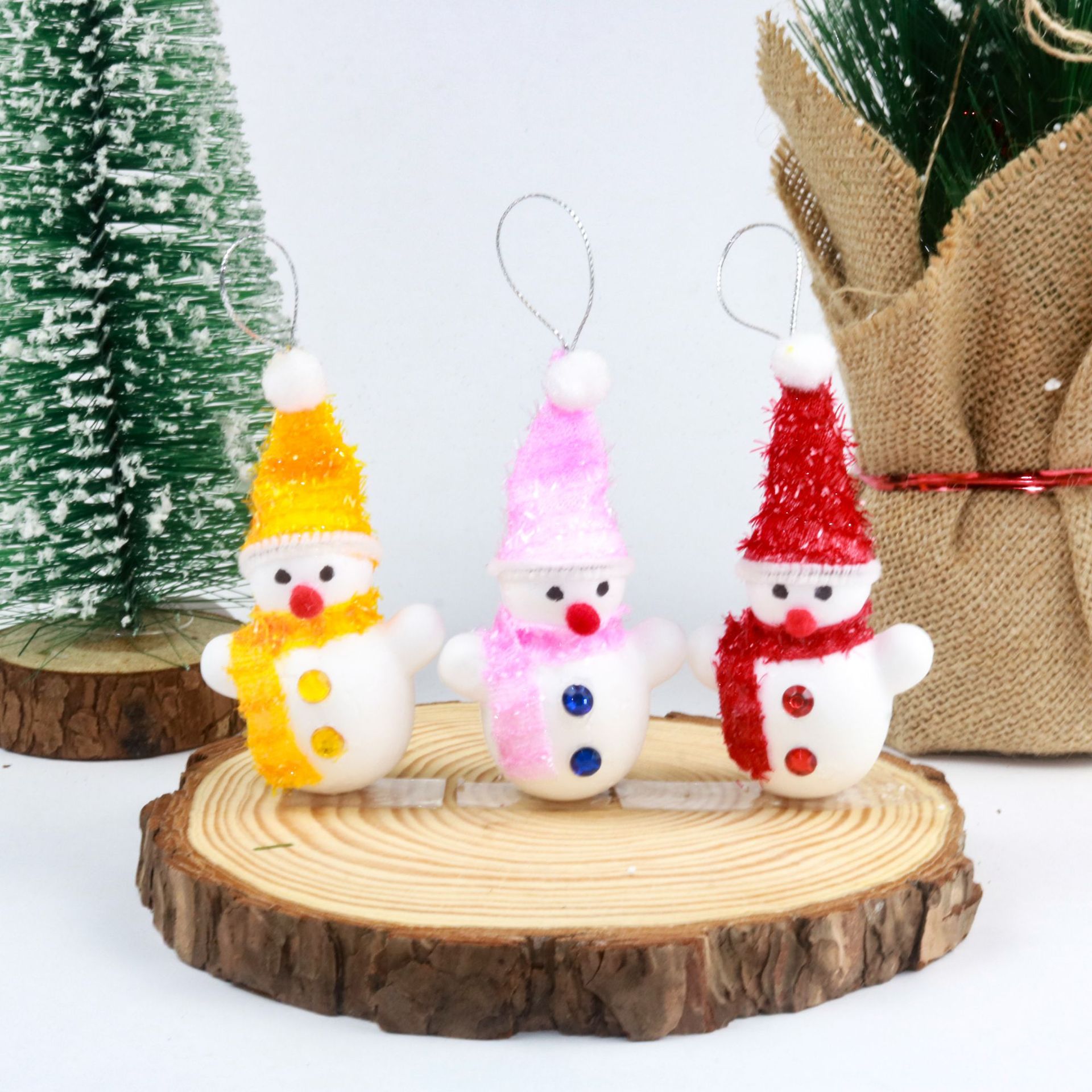 Three sets of Christmas foam snowman three-dimensional decorations, 4.5x6cm, shopping mall and bar scene hanging pieces, festive decoration Specification image
