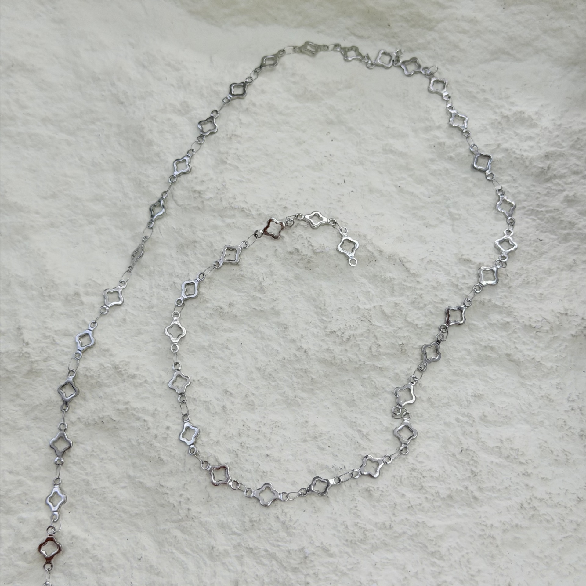 Steel-colored, hollowed-out square stainless steel coiled chain, loose chain, titanium steel handcrafted accessories, necklace jewelry raw materials