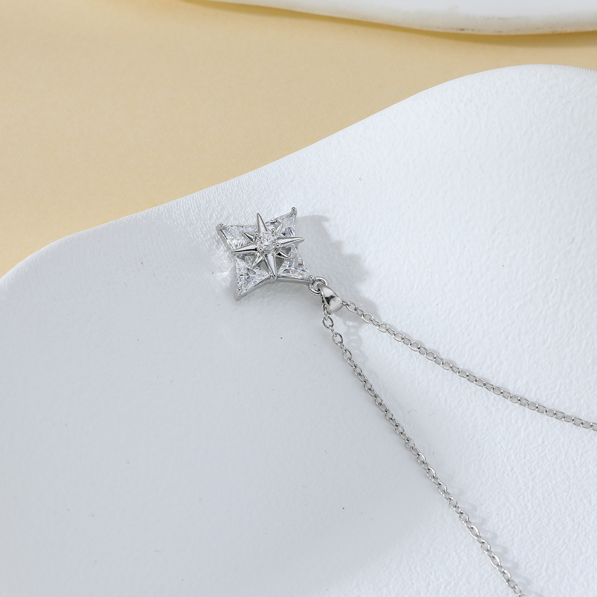 Wholesale of new copper-plated real gold and zircon star pendant necklace for women's collarbone chain Specification drawing
