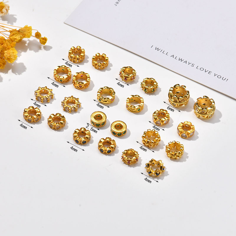 Fashionable style imitation gold color retention retro cloud pattern square four-leaf clover beaded bracelet, DIY accessory wholesale Application Scenario