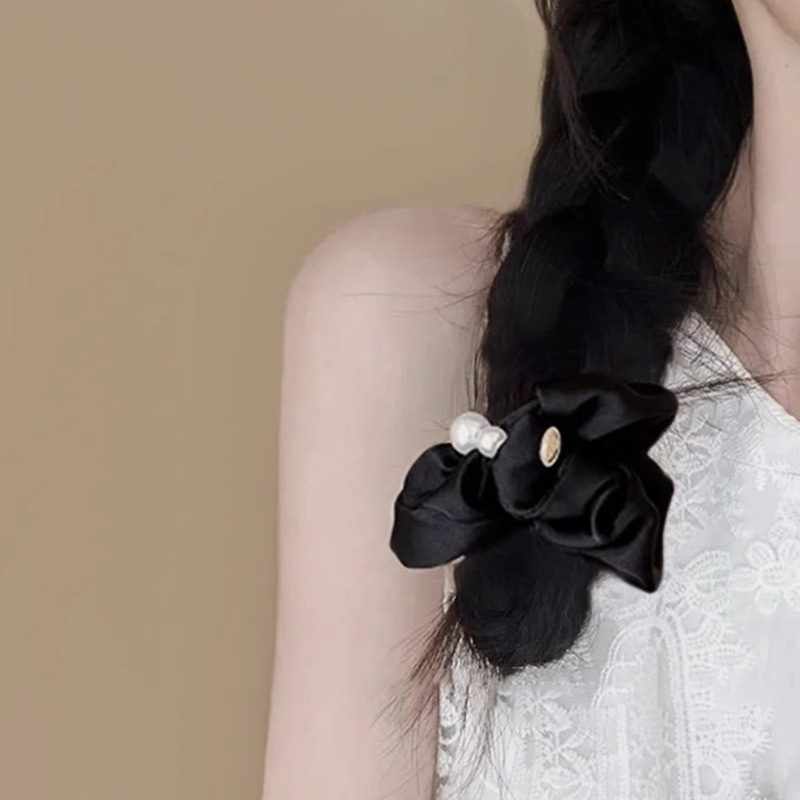 2025 Korean version High-end pearl satin large intestine hair band, women's elegant hair tie, hair band headwear and hair accessory Application Scenario