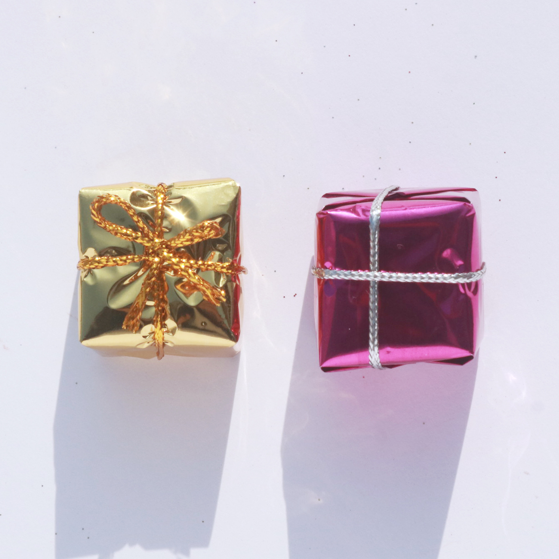 Christmas tree decorations, Christmas laser small gift packs, six-color decorative pendants, festival gift boxes, handicrafts, creative gifts Application Scenario