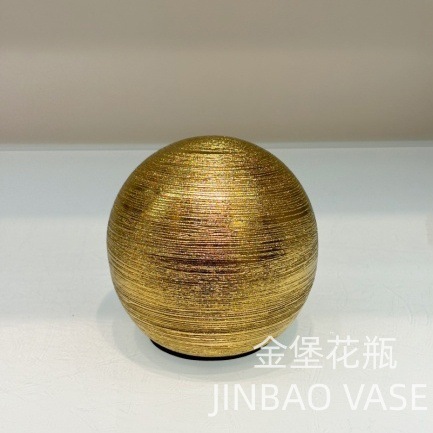 Modern and simple electroplated gold spherical ceramic decorative item, retro handicraft decorative vase for the living room entrance Specification image