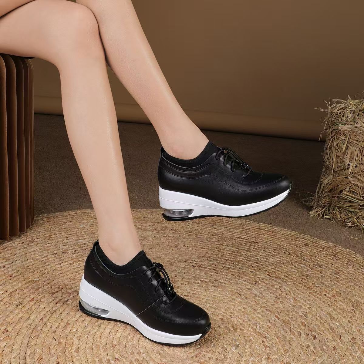 一脚蹬气垫厚底深口鞋2025秋季新款黑色妈妈坡跟休闲运动女鞋女式皮靴