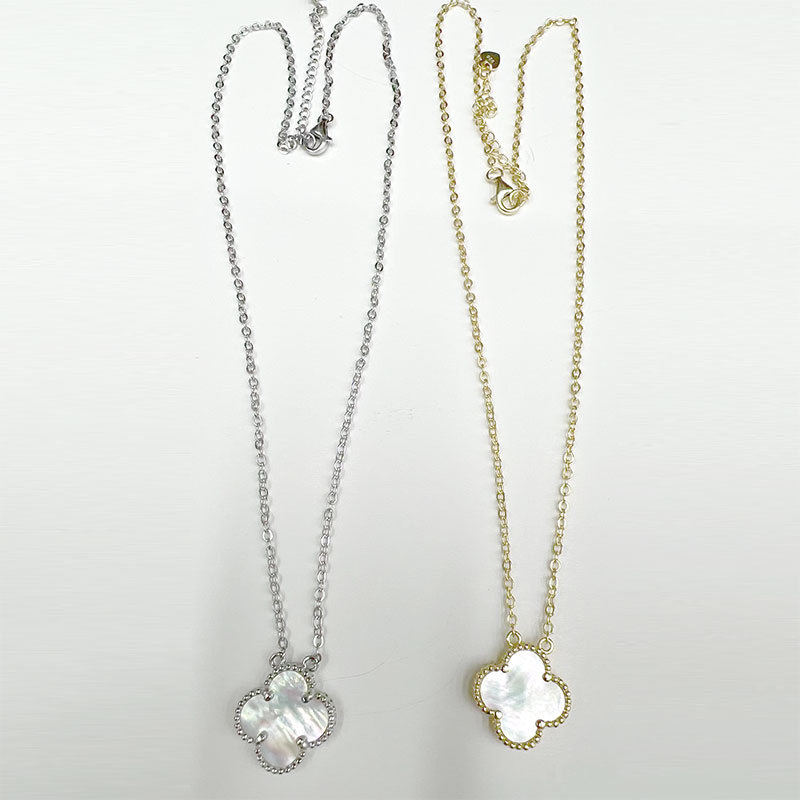 The lucky girl's four-leaf clover titanium steel 18K gold simple and light luxury collarbone necklace is a niche Internet celebrity details Picture