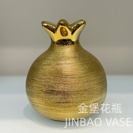 European retro brushed golden pomegranate ceramic electroplated decorative items, homestay decorative handicrafts, creative gifts, table sample room