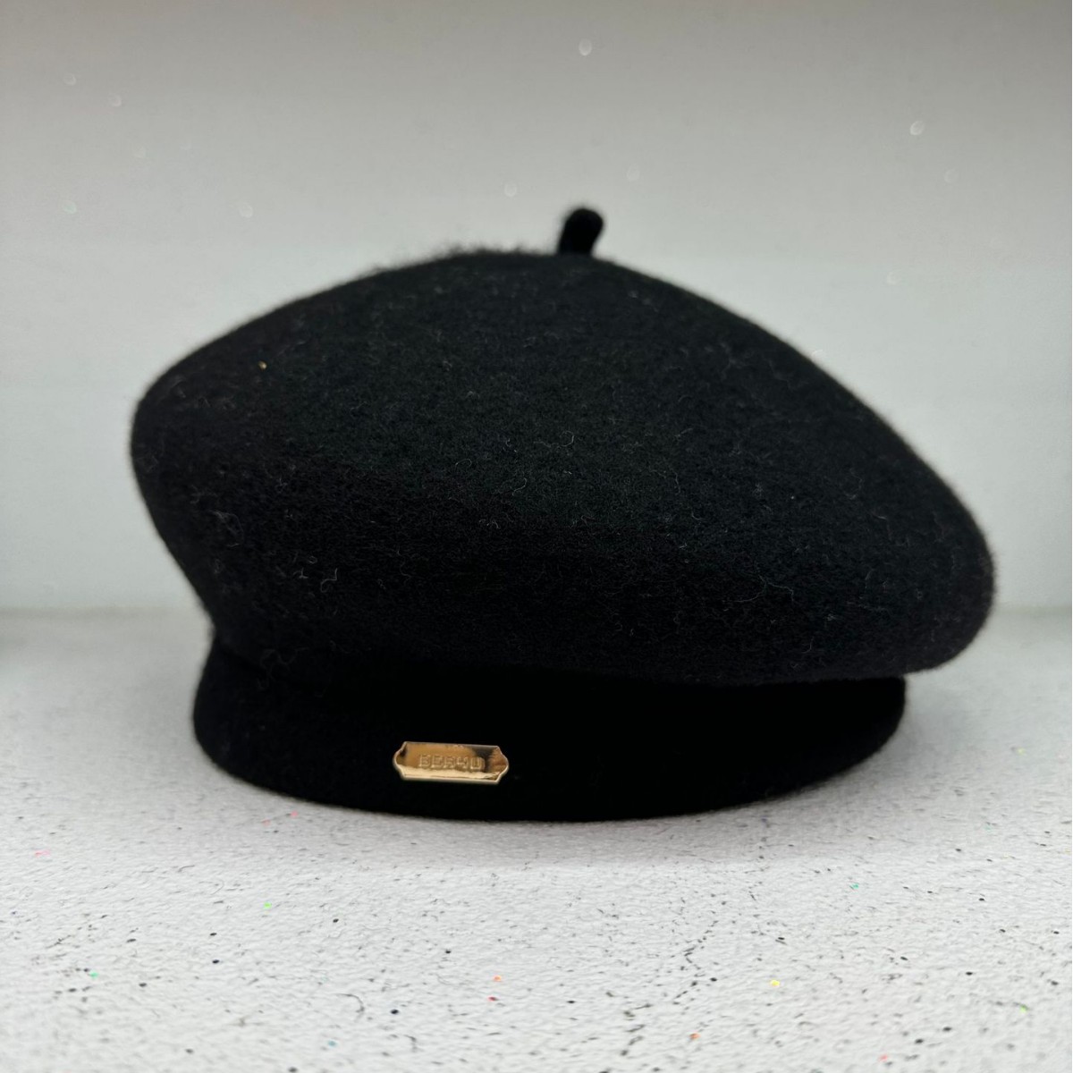 Korean woolen beret for women, new autumn/Winter 2024 fashion, versatile, light luxury painter hat, face-enhancing small clothing accessory hat details Picture