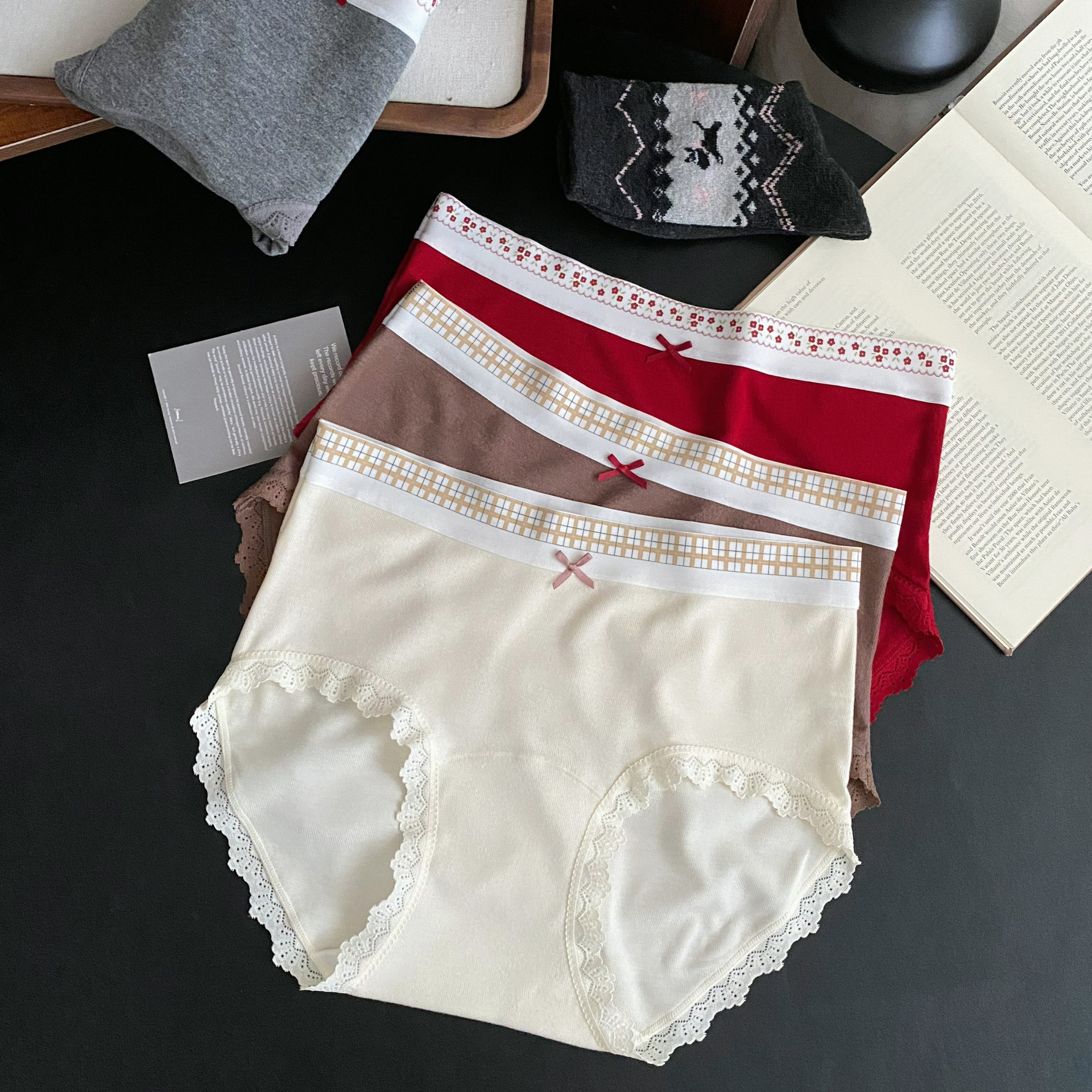 Autumn and winter frosted, warm and heat-retaining, retro and simple mid-waist women's underwear 10A antibacterial, extended crotch, comfortable buttocks for women Specification image