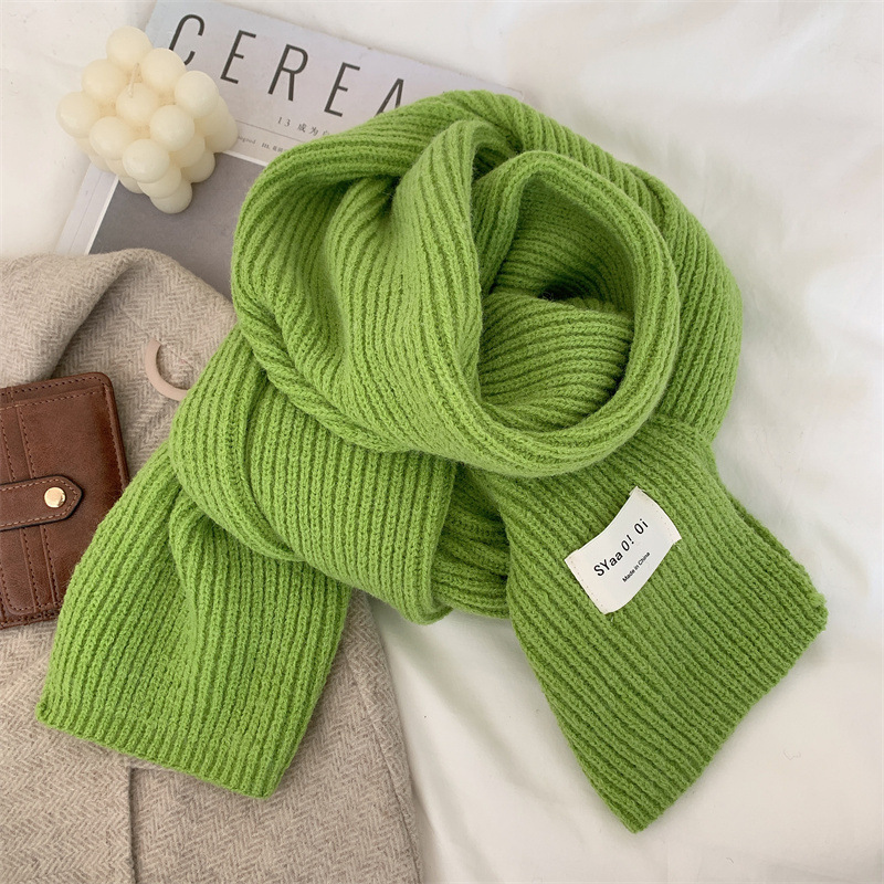 2025 New Korean-style InS-style knitted scarves, thickened woolen shawls for male and female students and couples, fashionable and warm scarf clothing accessories Application Scenario