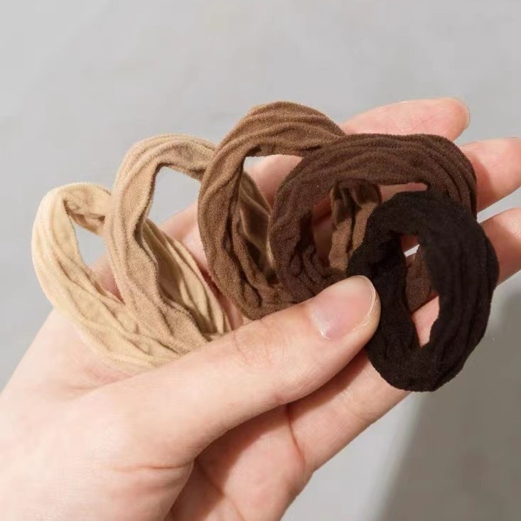 A popular high-elasticity seamless hair band for women, thickened and durable leather band hair tie for women Application Scenario