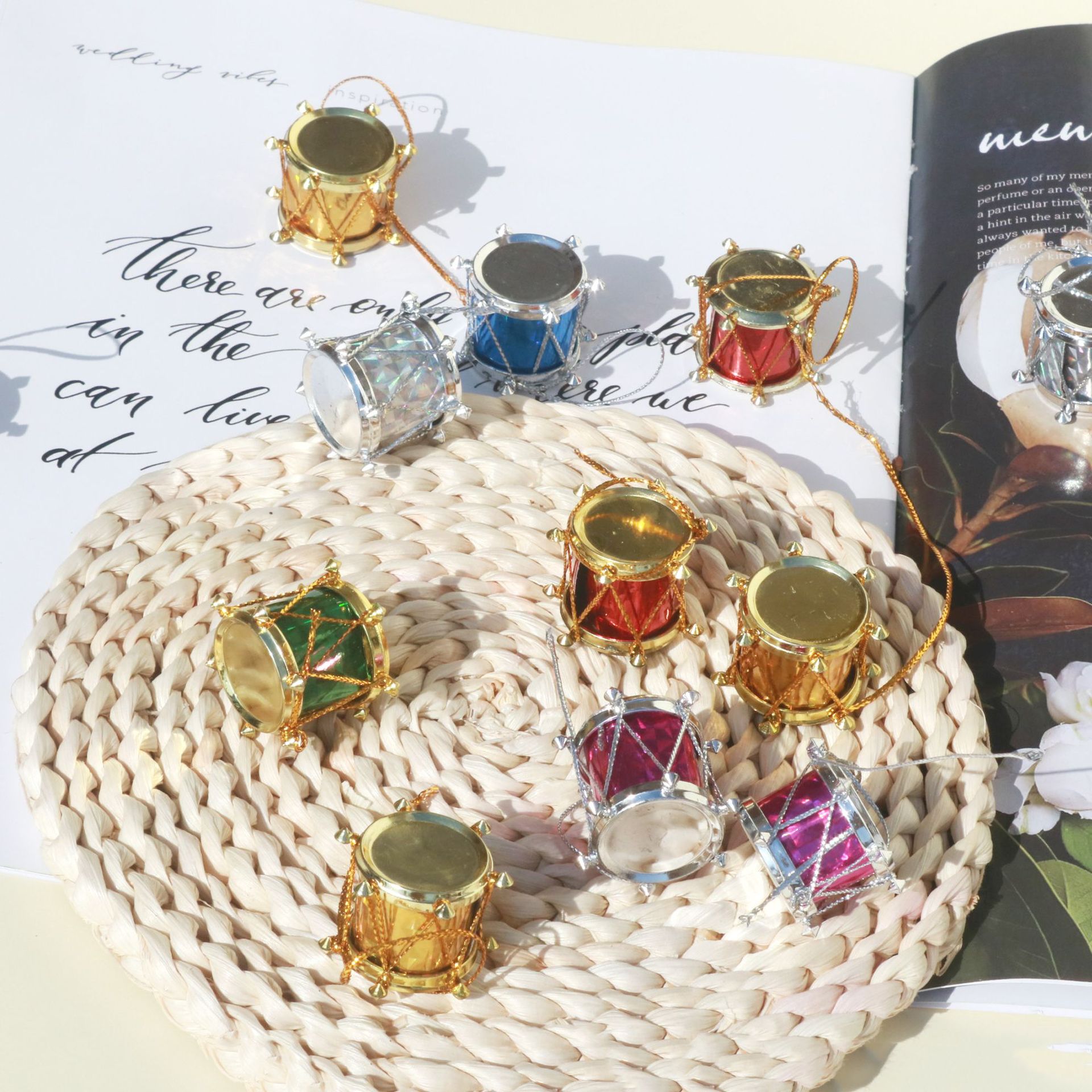 Christmas small drums, six-color decorative pendants, holiday garlands, handicrafts, gifts, and display items. Multiple sizes to choose from Christmas small drums, six-color decorative pendants, holiday garlands, handicrafts, gifts, and display items. Multiple sizes to choose from