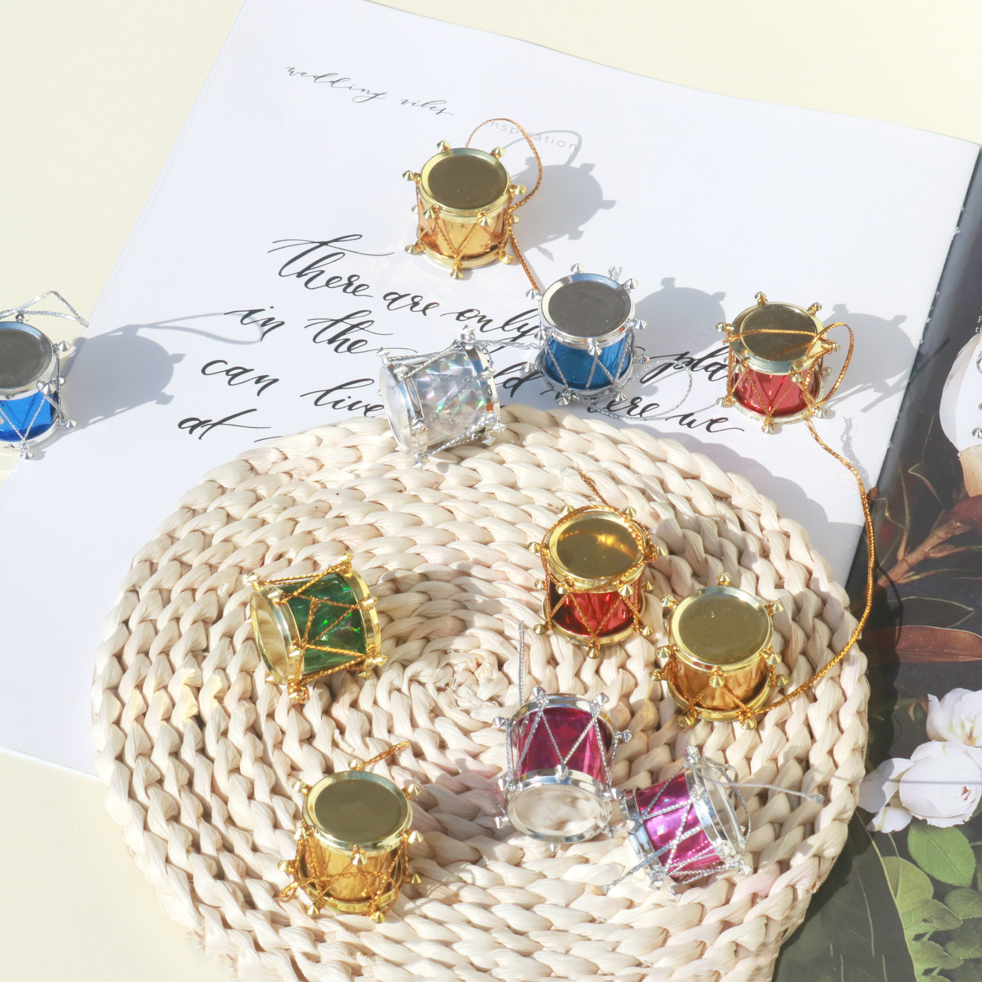 Christmas small drums, six-color decorative pendants, holiday garlands, handicrafts, gifts, and display items. Multiple sizes to choose from details Picture