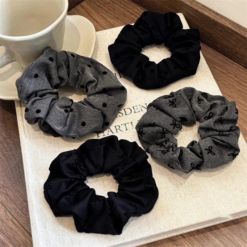 2024 Stylish, high-elasticity black large intestine hair band, durable hair tie, leather band, hair accessory, simple and versatile headwear details Picture
