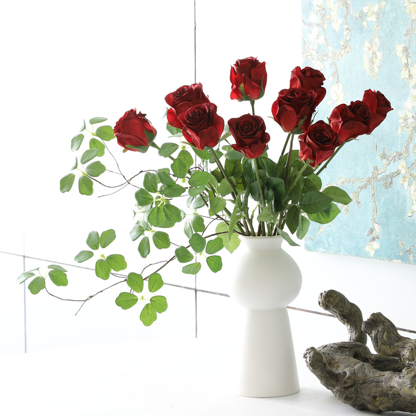 High-end simulated rose bud home decoration, wedding and festival gift box, Valentine's Day romantic display item, office desktop decoration Application Scenario