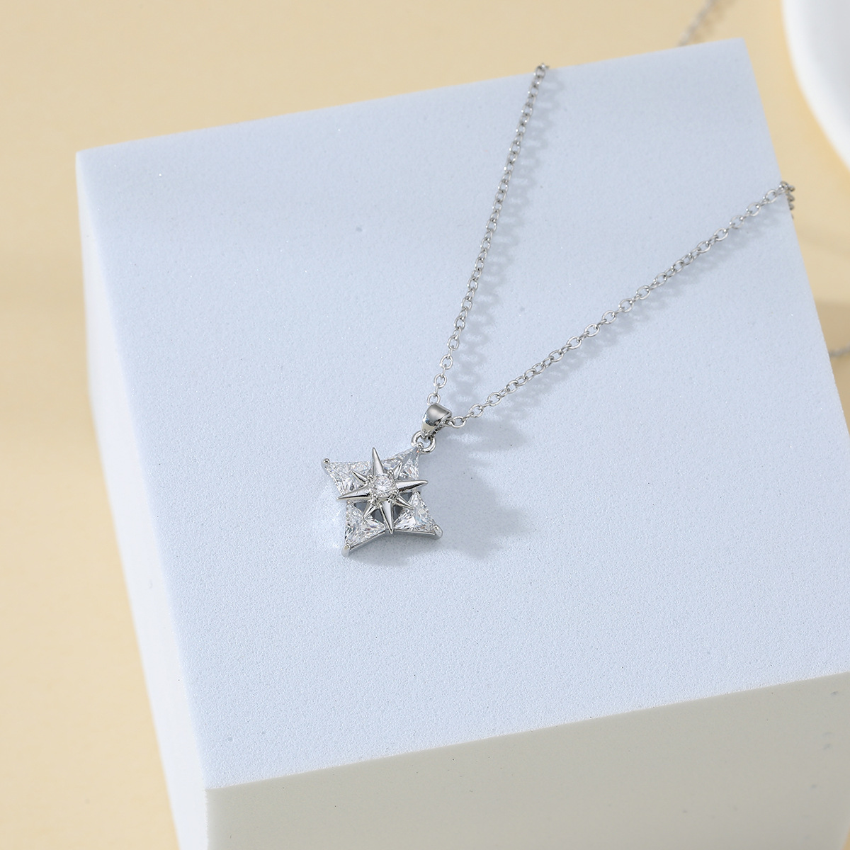 Wholesale of new copper-plated real gold and zircon star pendant necklace for women's collarbone chain Application Scenario