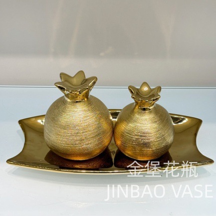 Pomegranate-shaped ceramic craft small decorative item, gold and silver combination set, living room wine cabinet, TV cabinet decoration, gold foil flower Specification image