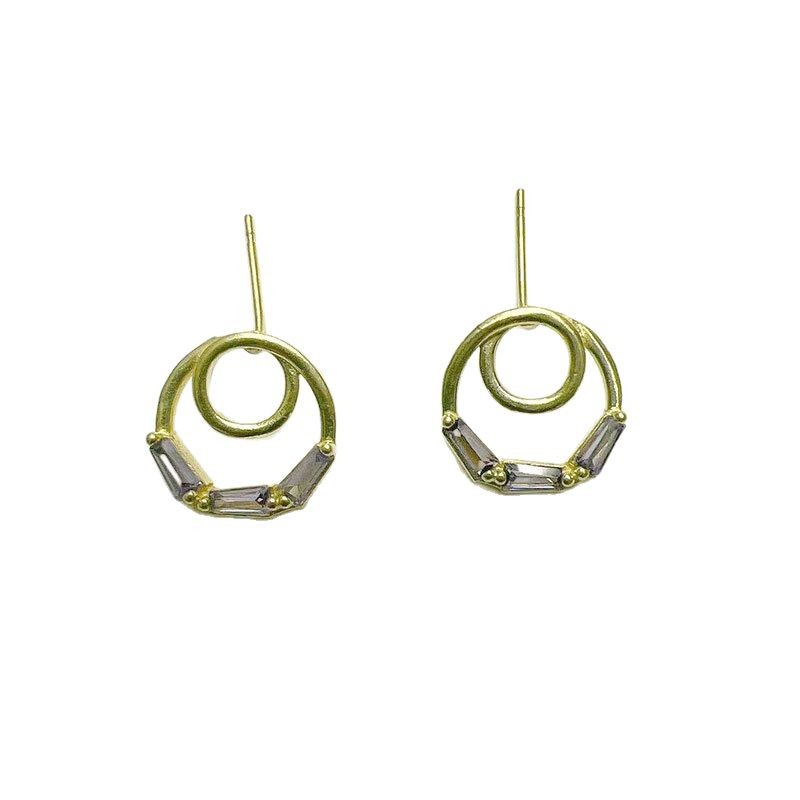 The new double-circle micro-inlaid zirconium stud earrings for women from Dongdaemun, South Korea, are simple and fashionable copper earrings Item Picture