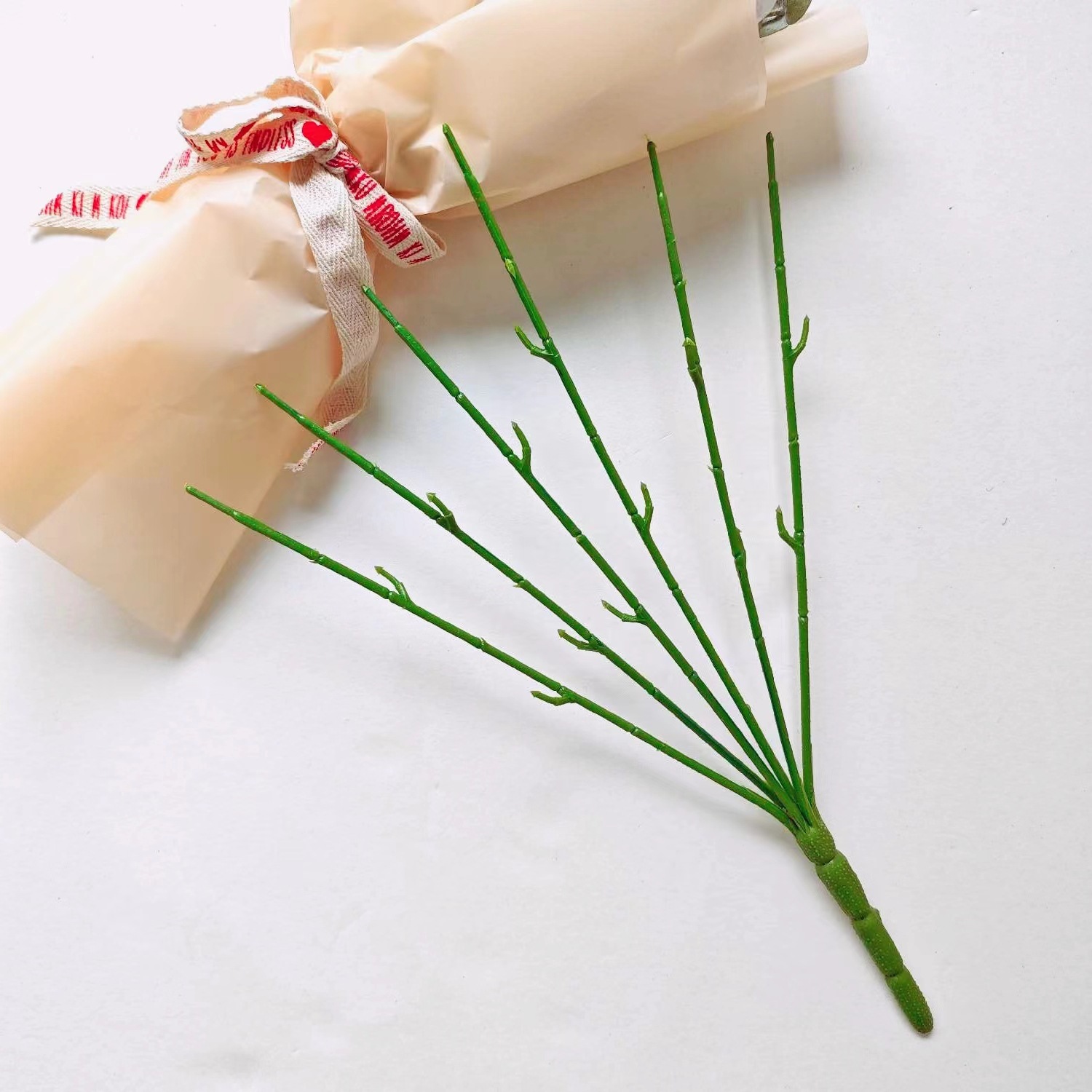 广东花枝仿真花配件6叉18目杜鹃枝杆塑料铁丝包芯办公园艺装饰用材厂家