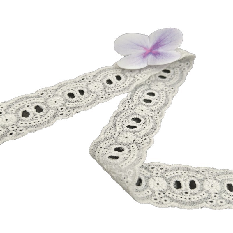花边/灰色蕾丝花边/手工钉珠/纸制品花边/服装边辅料白底实物图