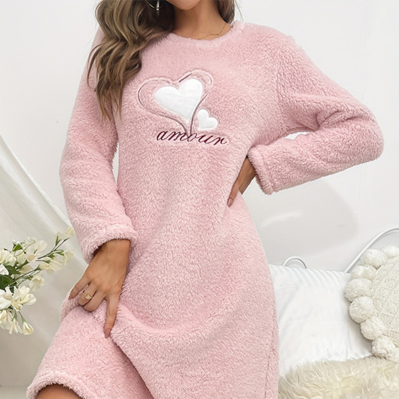Pink heart-shaped flannel long-sleeved thickened nightgown for women, mid-length cute home wear, pullover, bathrobe, underwear and pajamas for autumn and winter Specification image
