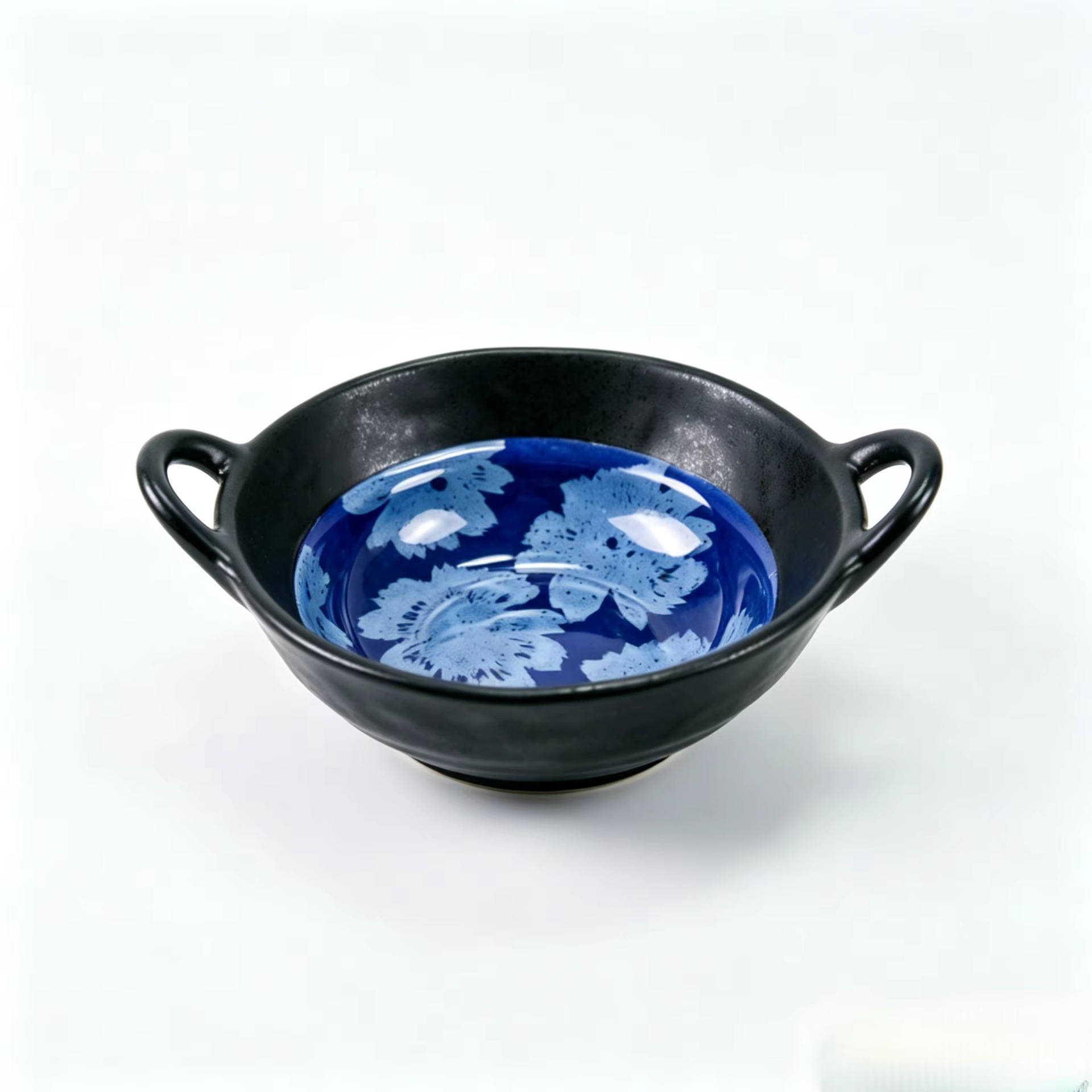Blue floral patterned double-eared deep bowl tableware and kitchenware are suitable for instant noodles Application Scenario