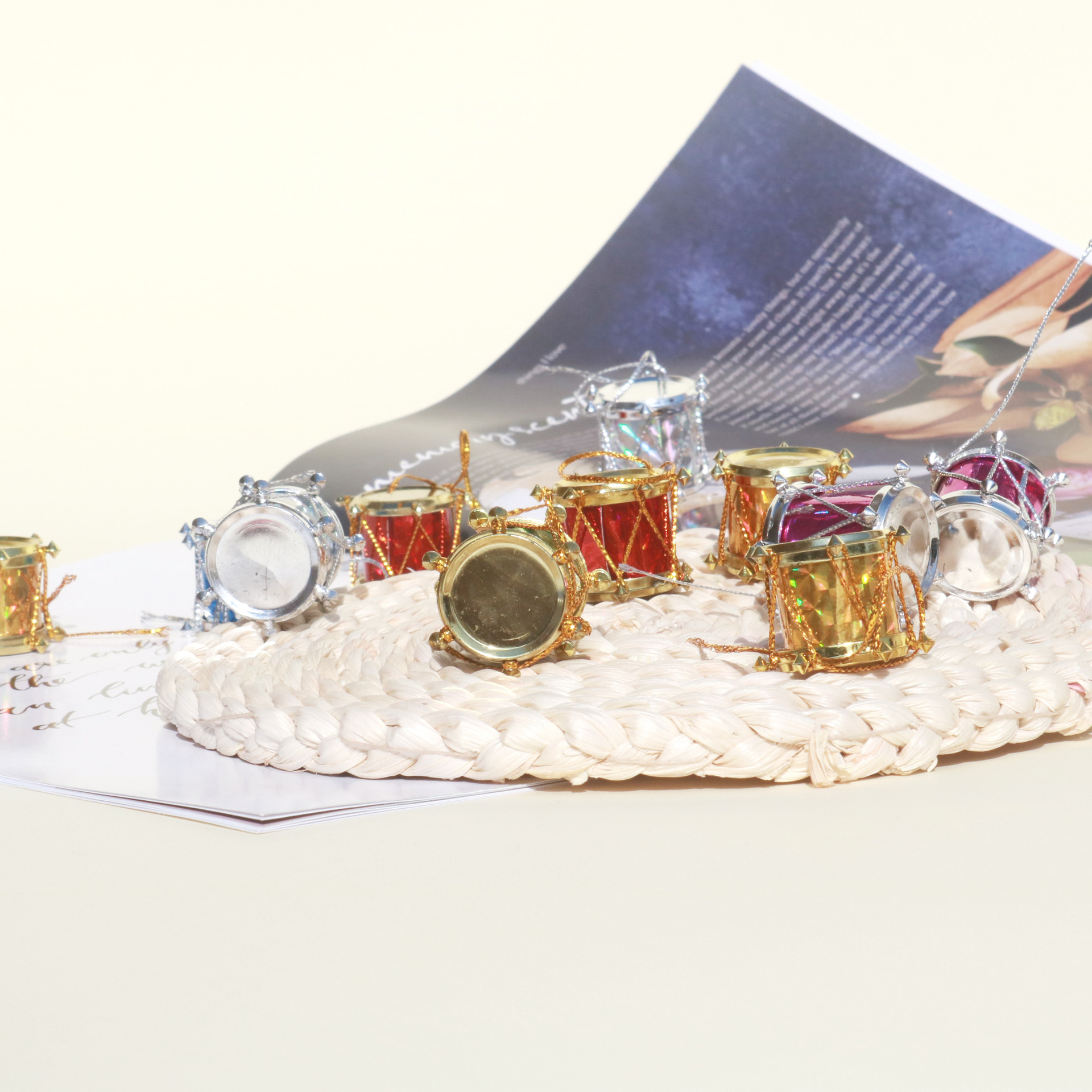 Christmas small drums, six-color decorative pendants, holiday garlands, handicrafts, gifts, and display items. Multiple sizes to choose from Application Scenario