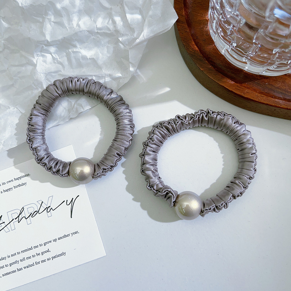 French high-end pearl hair tie, versatile for women on Instagram, high-elasticity, retro and elegant hair band accessory Application Scenario