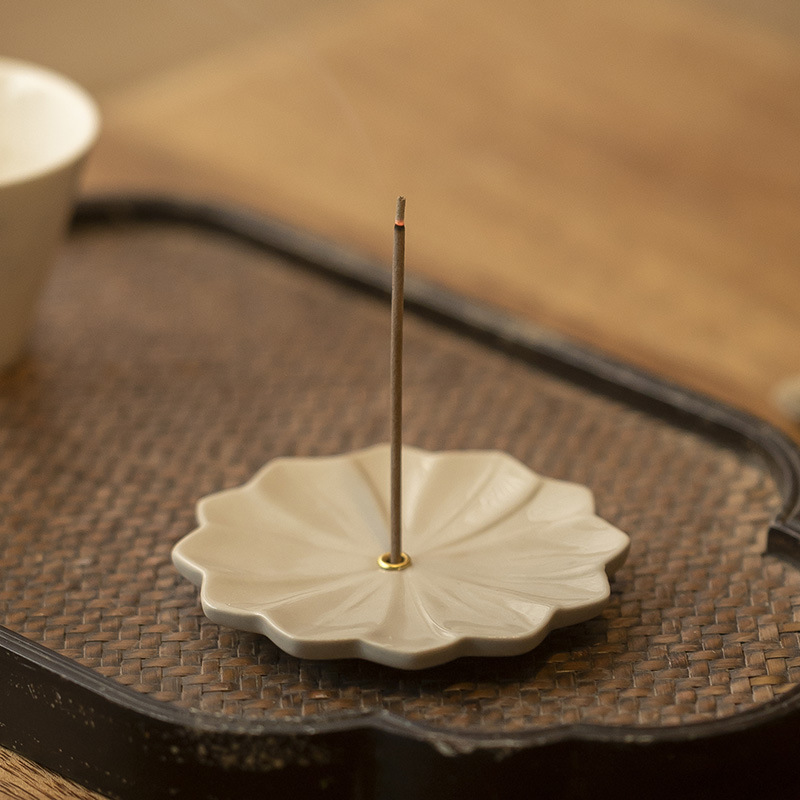 Wood ash ceramic autumn chrysanthemum incense burner, household incense holder, incense burner, summer lotus tea cup base, incense stick, incense stand, handicrafts and gifts Specification image