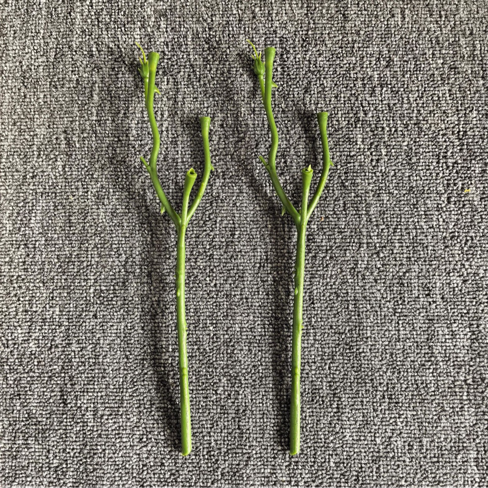 仿真花杆三头玫瑰塑料假花枝31厘米办公文化园艺配件批发