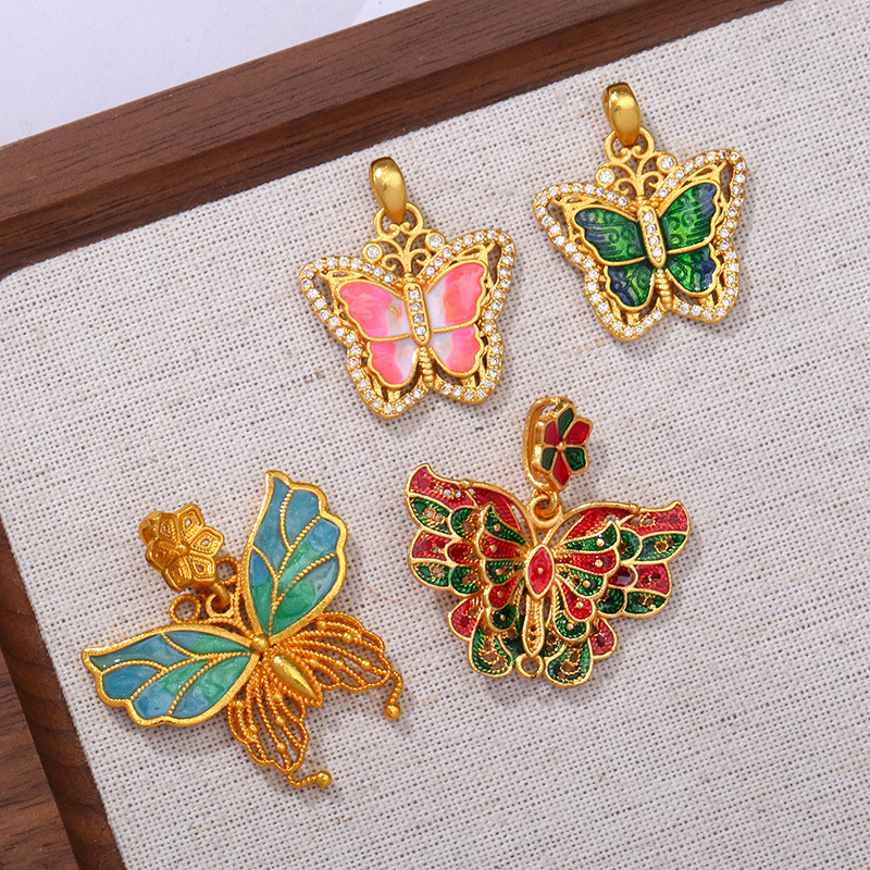 Fashionable new insect exquisite corsages, high-end creative butterfly alloy oil drip badges, clothing accessories, jewelry wholesale pendants details Picture
