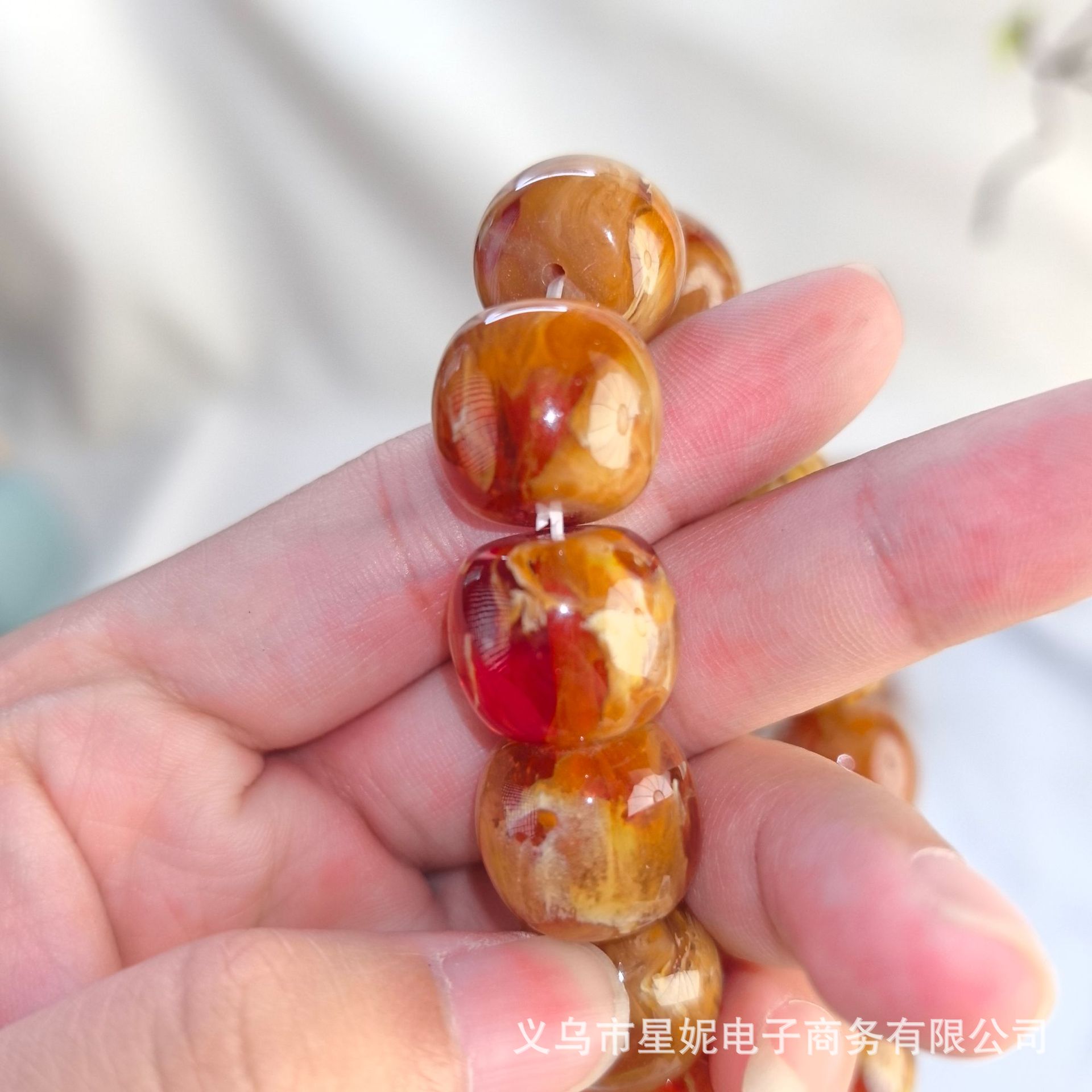 Live-streamed wholesale supply of non-raw Burmese root amber cave beeswax bracelets with non-fringing resin process Application Scenario