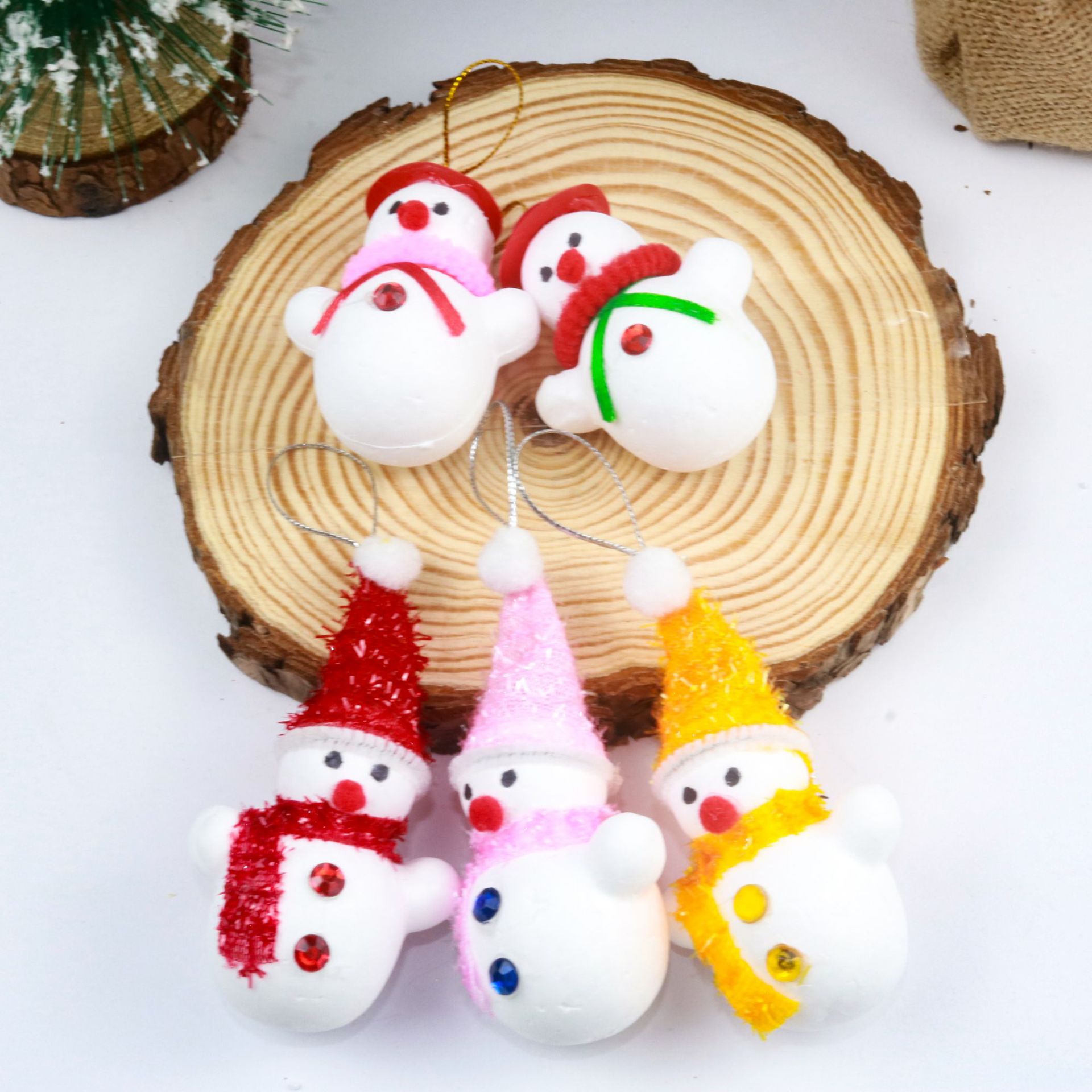 Three sets of Christmas foam snowman three-dimensional decorations, 4.5x6cm, shopping mall and bar scene hanging pieces, festive decoration Three sets of Christmas foam snowman three-dimensional decorations, 4.5x6cm, shopping mall and bar scene hanging pieces, festive decoration