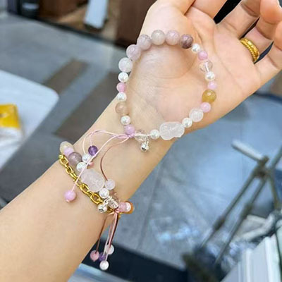 The new beaded white crystal bracelet for women is exquisite and versatile. The Bodhi agate PI Xiu hand accessory is a fashionable bracelet Application Scenario