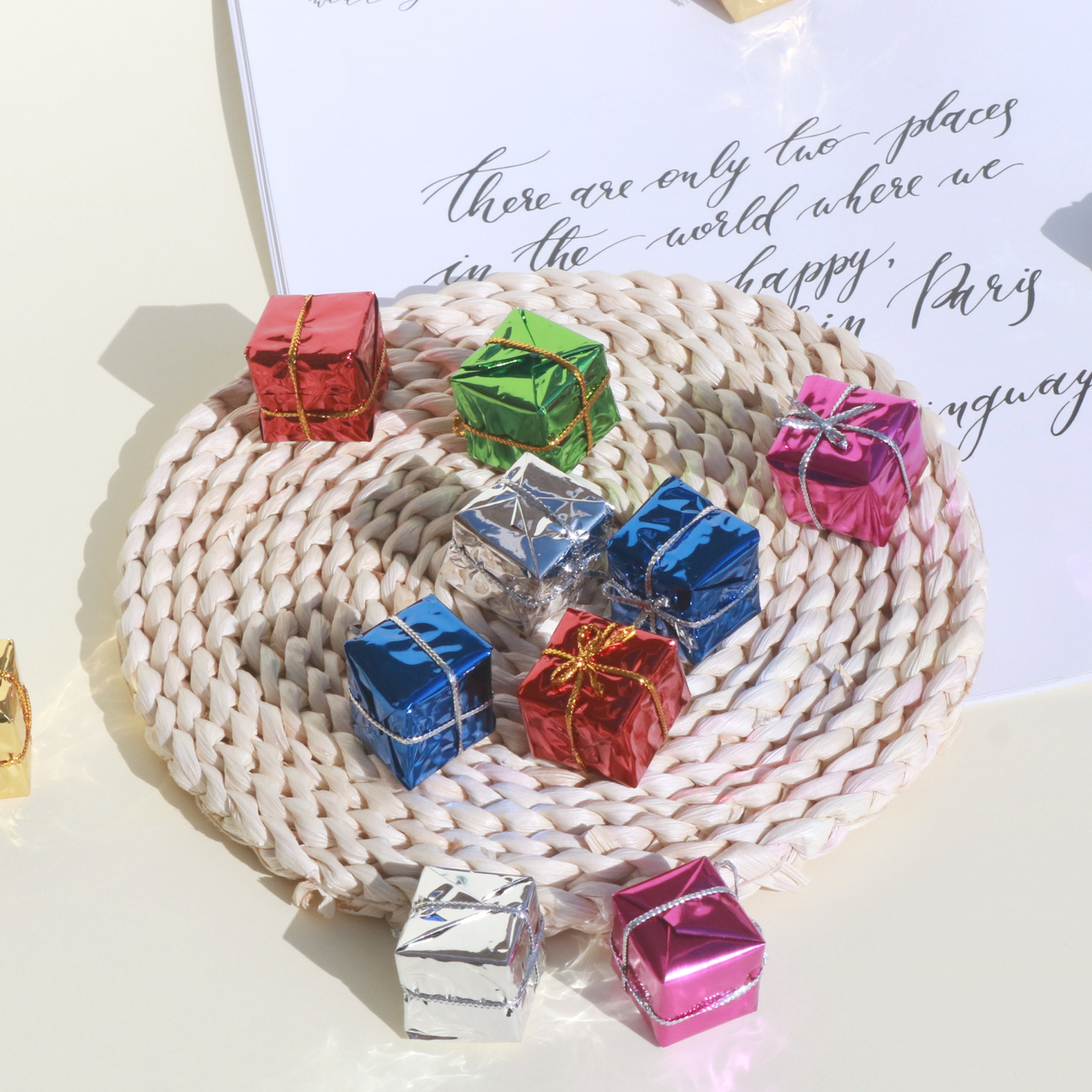 Christmas tree decorations, Christmas laser small gift packs, six-color decorative pendants, festival gift boxes, handicrafts, creative gifts Christmas tree decorations, Christmas laser small gift packs, six-color decorative pendants, festival gift boxes, handicrafts, creative gifts