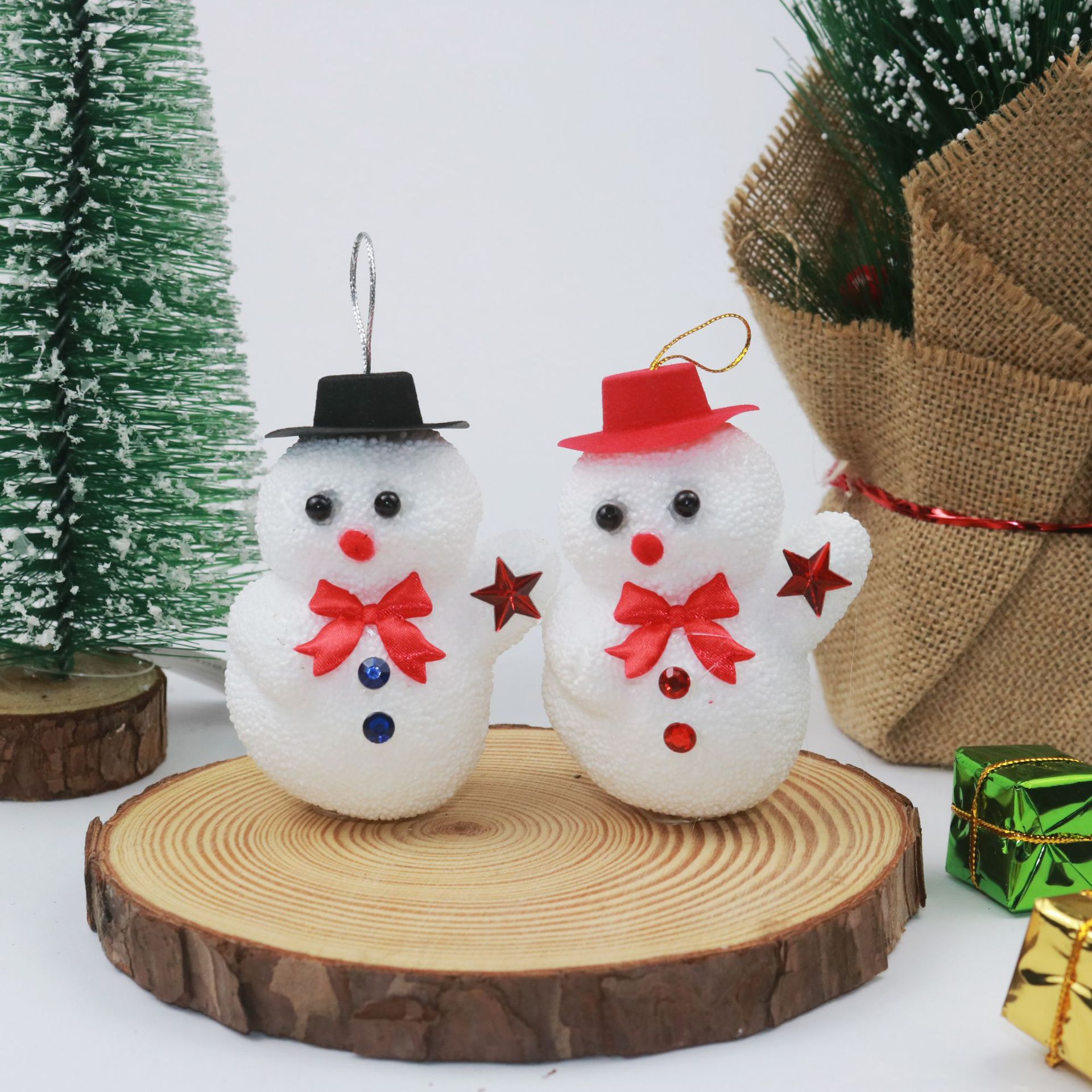 Christmas foam snowman figurehead 8x6cm two-piece set, decorative items for shopping malls and hotels, Christmas decorations Application Scenario