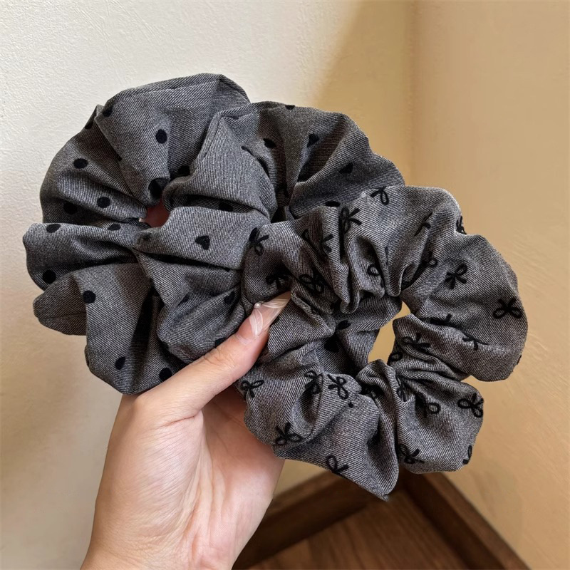2024 Stylish, high-elasticity black large intestine hair band, durable hair tie, leather band, hair accessory, simple and versatile headwear Specification image