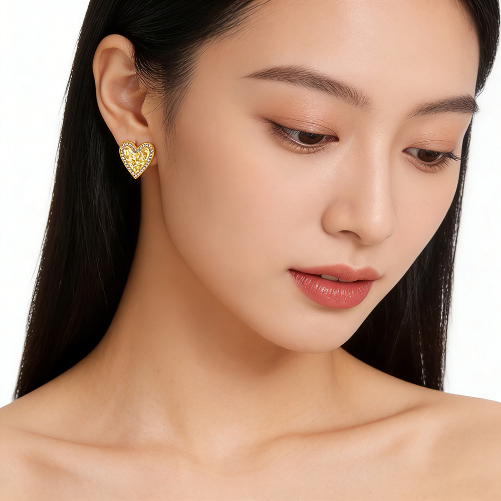 Hyacinth luz lujo commuter corazón con circonitas hielo triturado amor aretes mujer moda simple tendencia orejas hueso accesorios details Picture