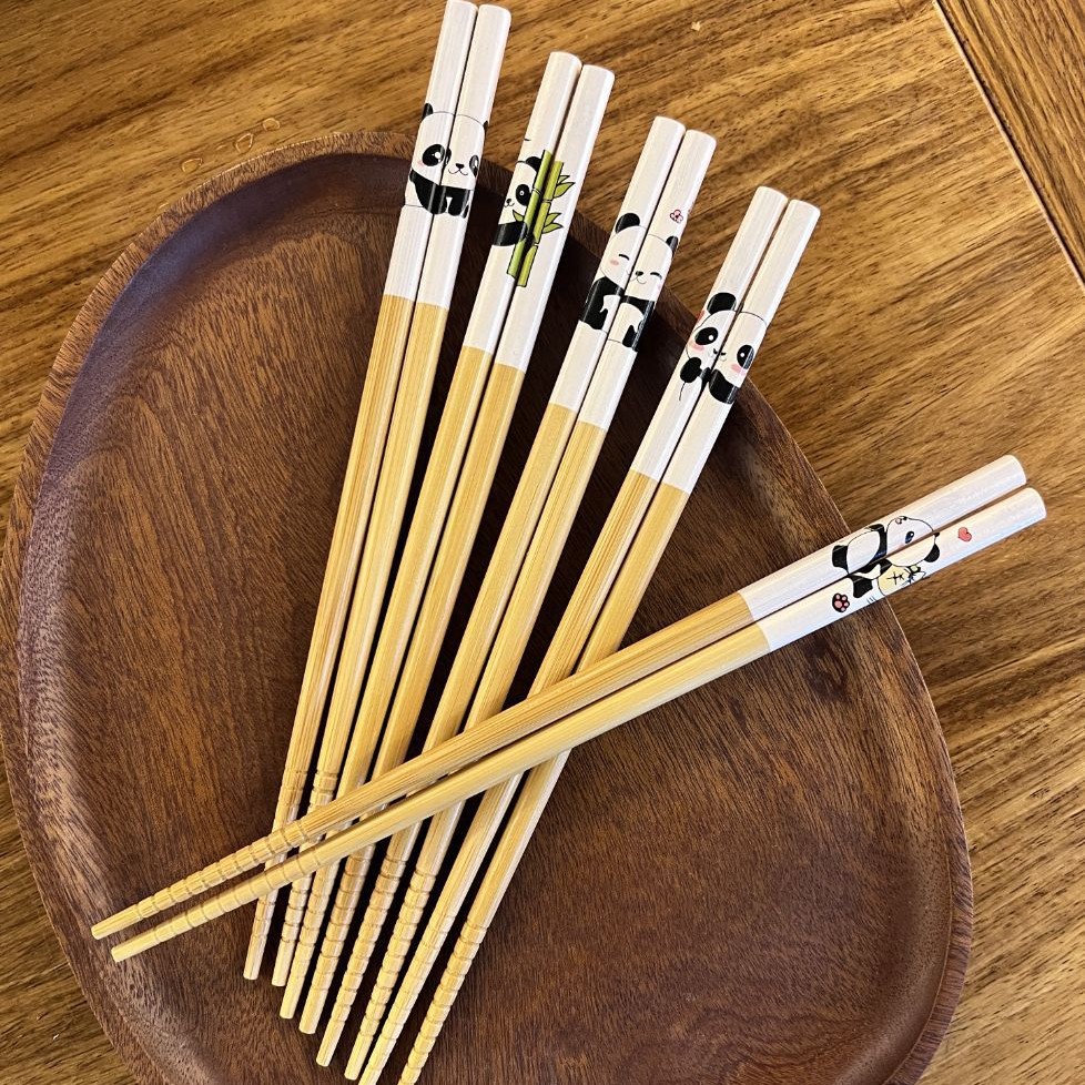 Japanese-style cartoon printed panda chopsticks, new anti-slip bamboo tableware for export, daily necessities tableware Application Scenario