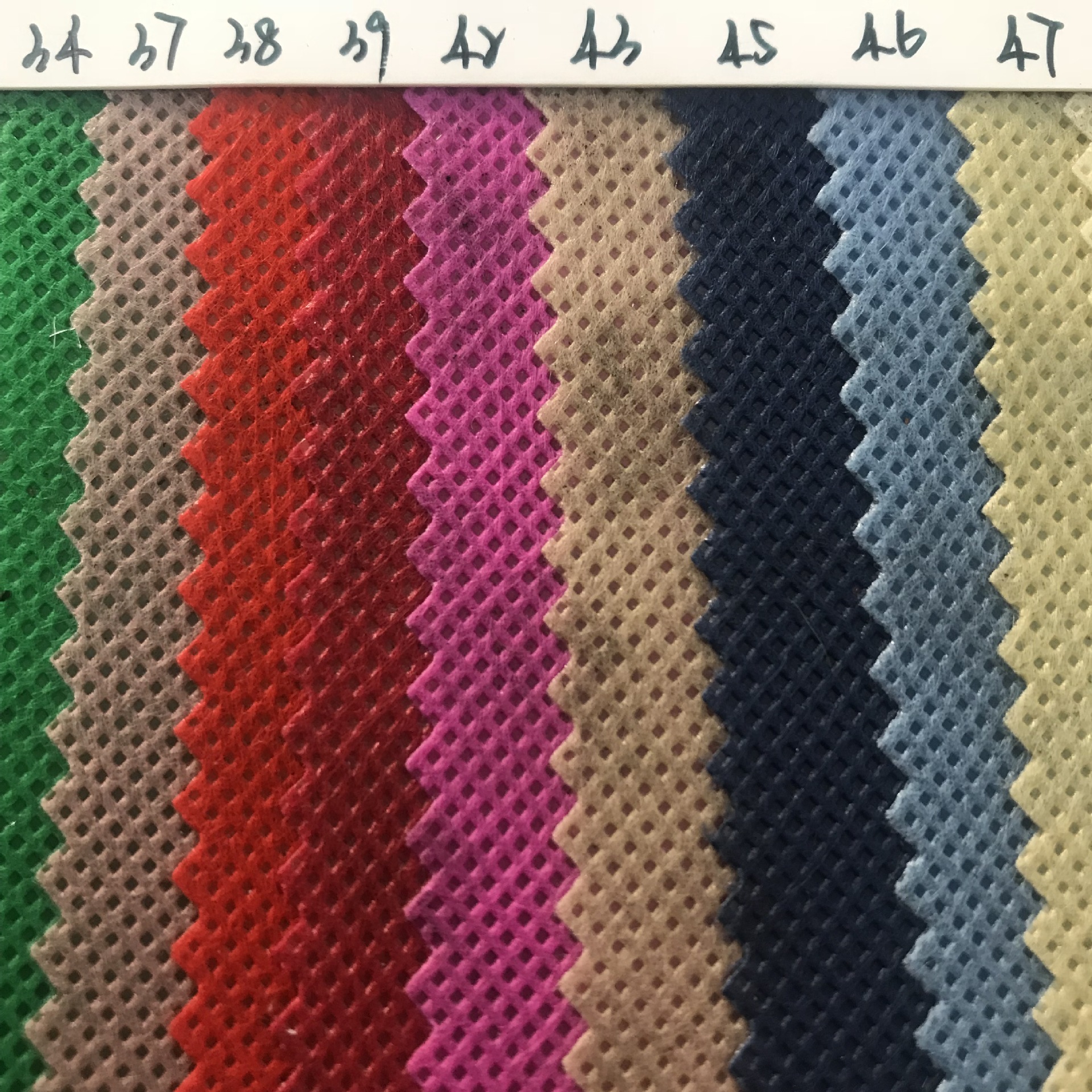 The manufacturer offers 75g brand-new color PP non-woven fabric, multi-color spunbond fabric, spunlace non-woven fabric and leather accessories in stock Specification image