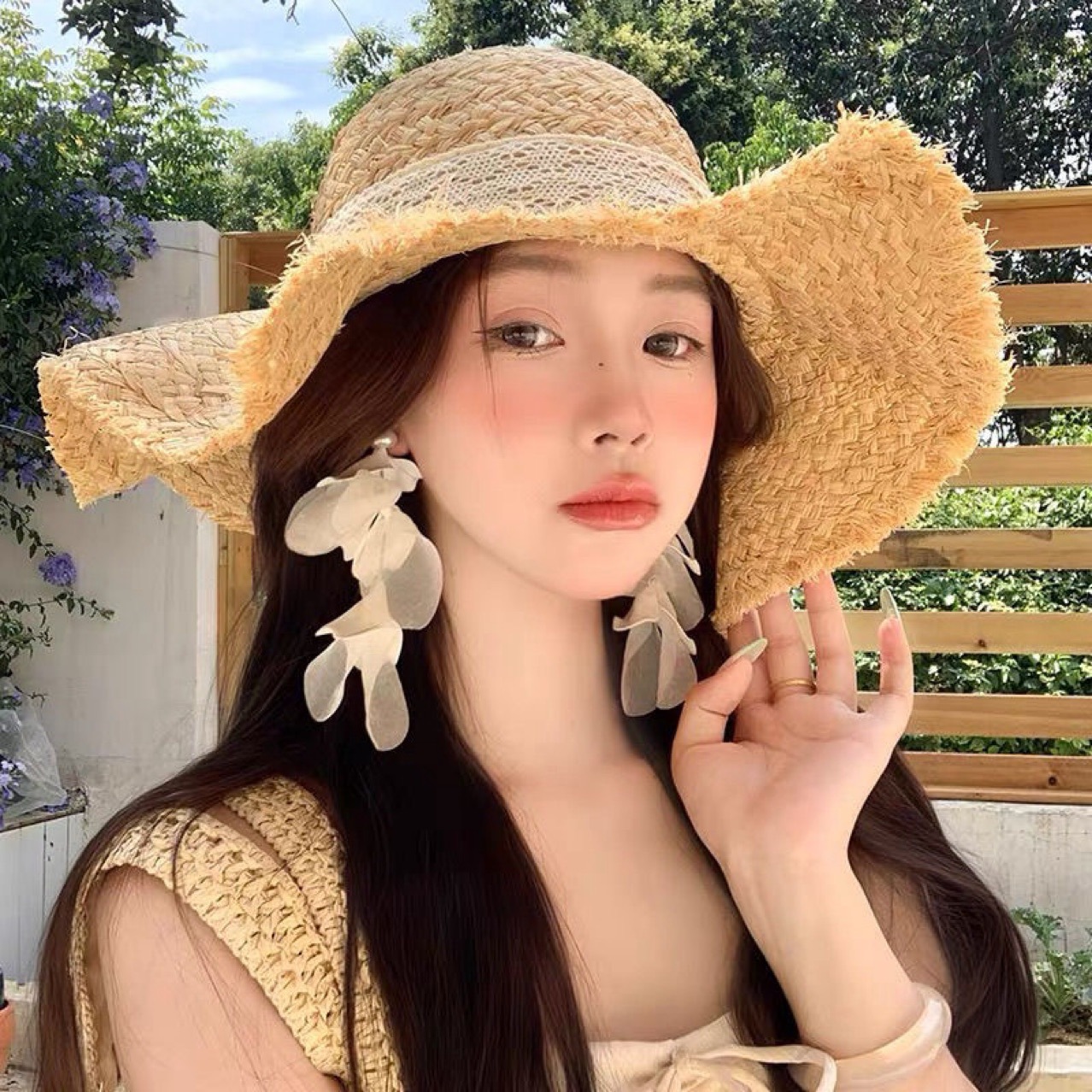 French lace-trimmed bow straw hat, summer seaside vacation beach woven sun hat, sun-protective hat, adult hat details Picture