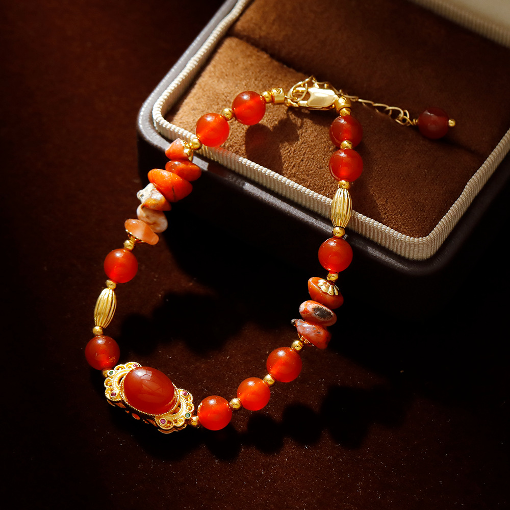 Hyacinth Chinese trend style red agate beaded bracelet for women, a new high-end jewelry accessory for 2025 Application Scenario