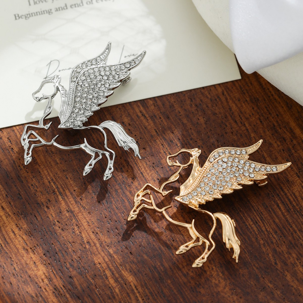 دبوس سبائك عالي الثمن من نوع جديد من دبابيس الخيل الصغيرة Specification image