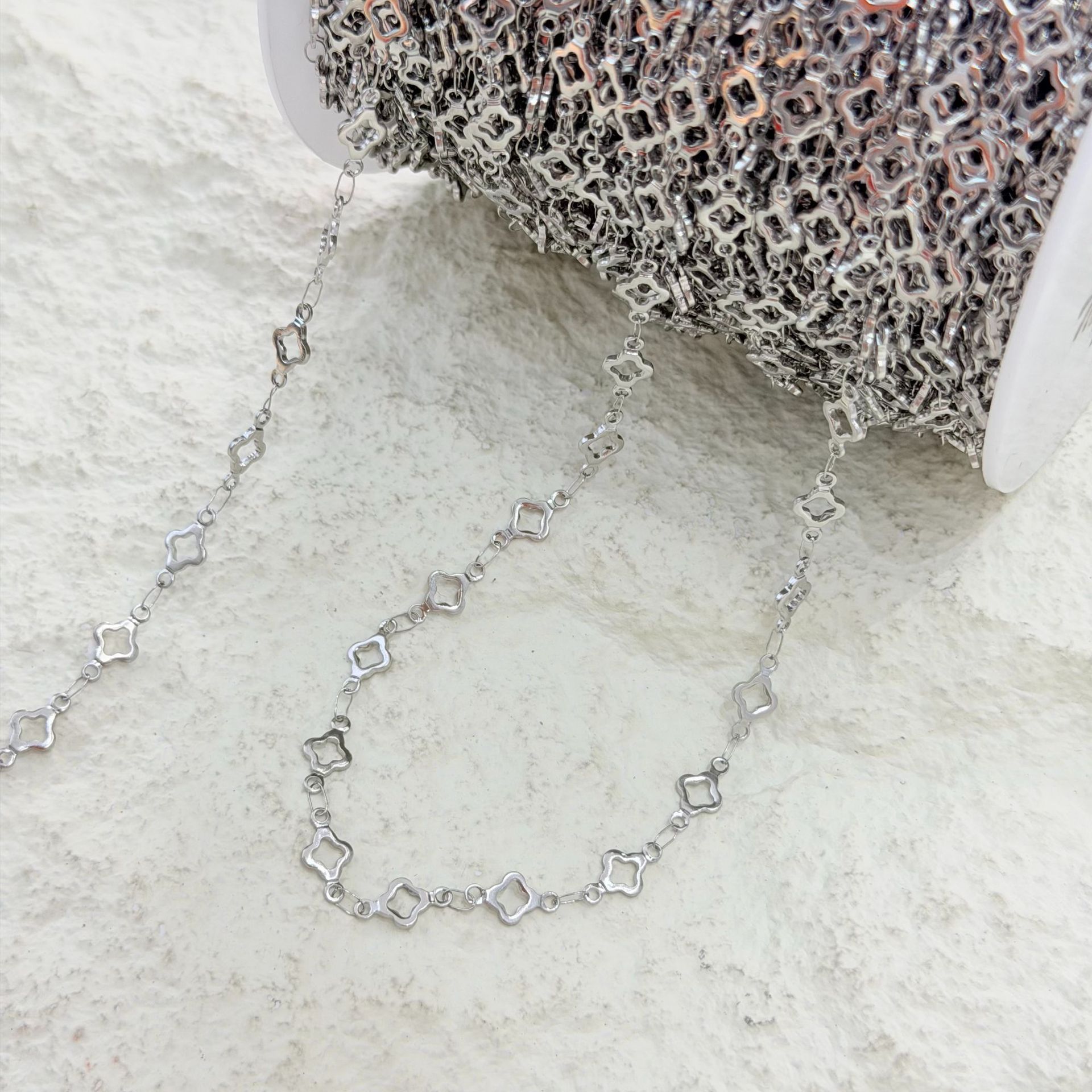 Steel-colored, hollowed-out square stainless steel coiled chain, loose chain, titanium steel handcrafted accessories, necklace jewelry raw materials Application Scenario