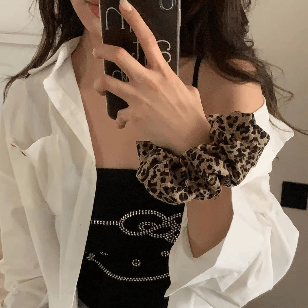 2025 Summer New leopard-print large intestine hair band, retro style bun headband, high-end hair accessory, women's rubber band headwear accessory details Picture